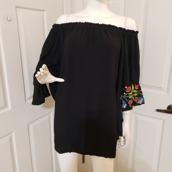 Umgee Size Small Black Embroidered Women's Top - Picture 6 of 8